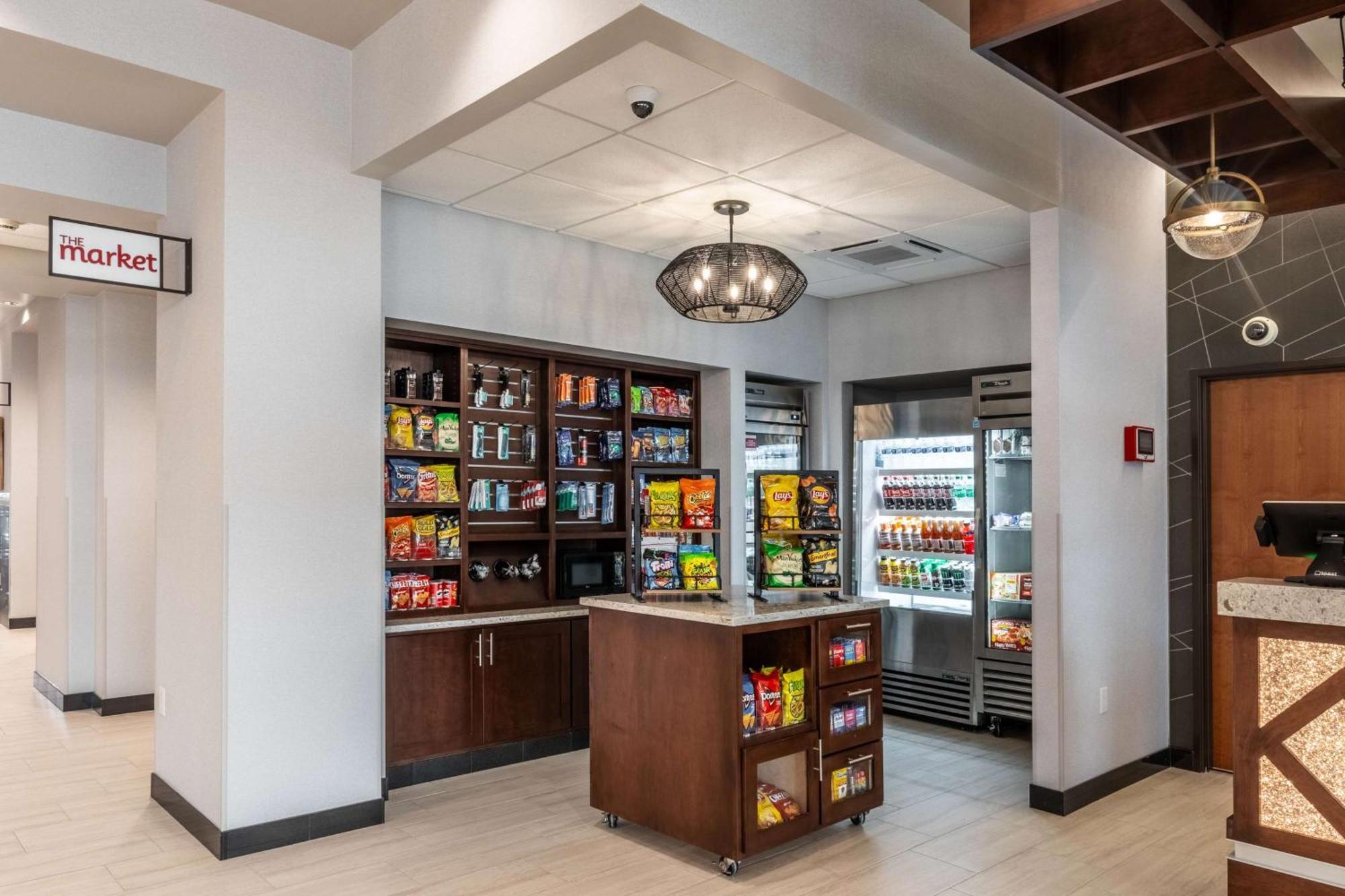 Drury Plaza Hotel College Station Bagian luar foto