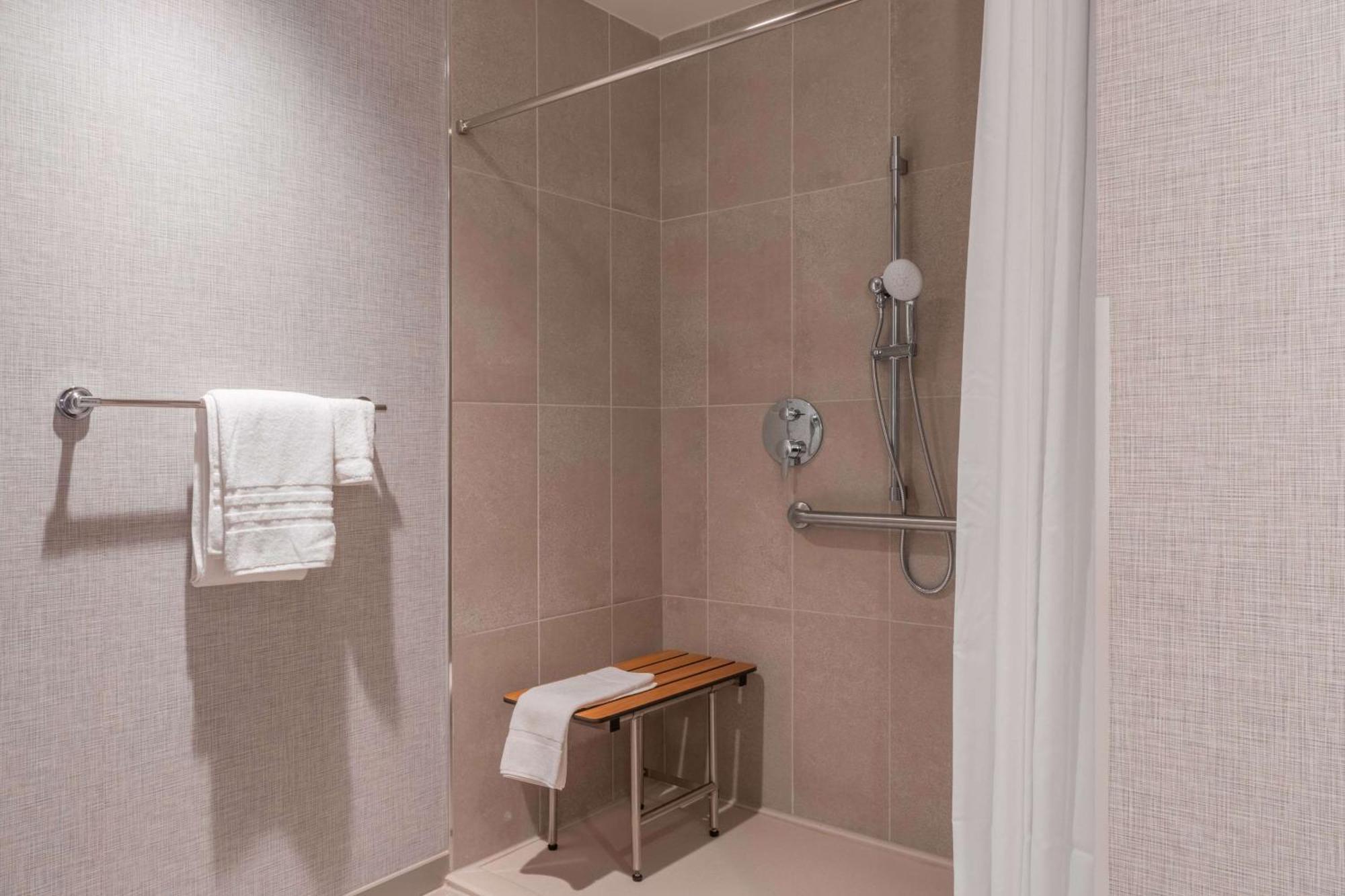 Drury Plaza Hotel College Station Bagian luar foto