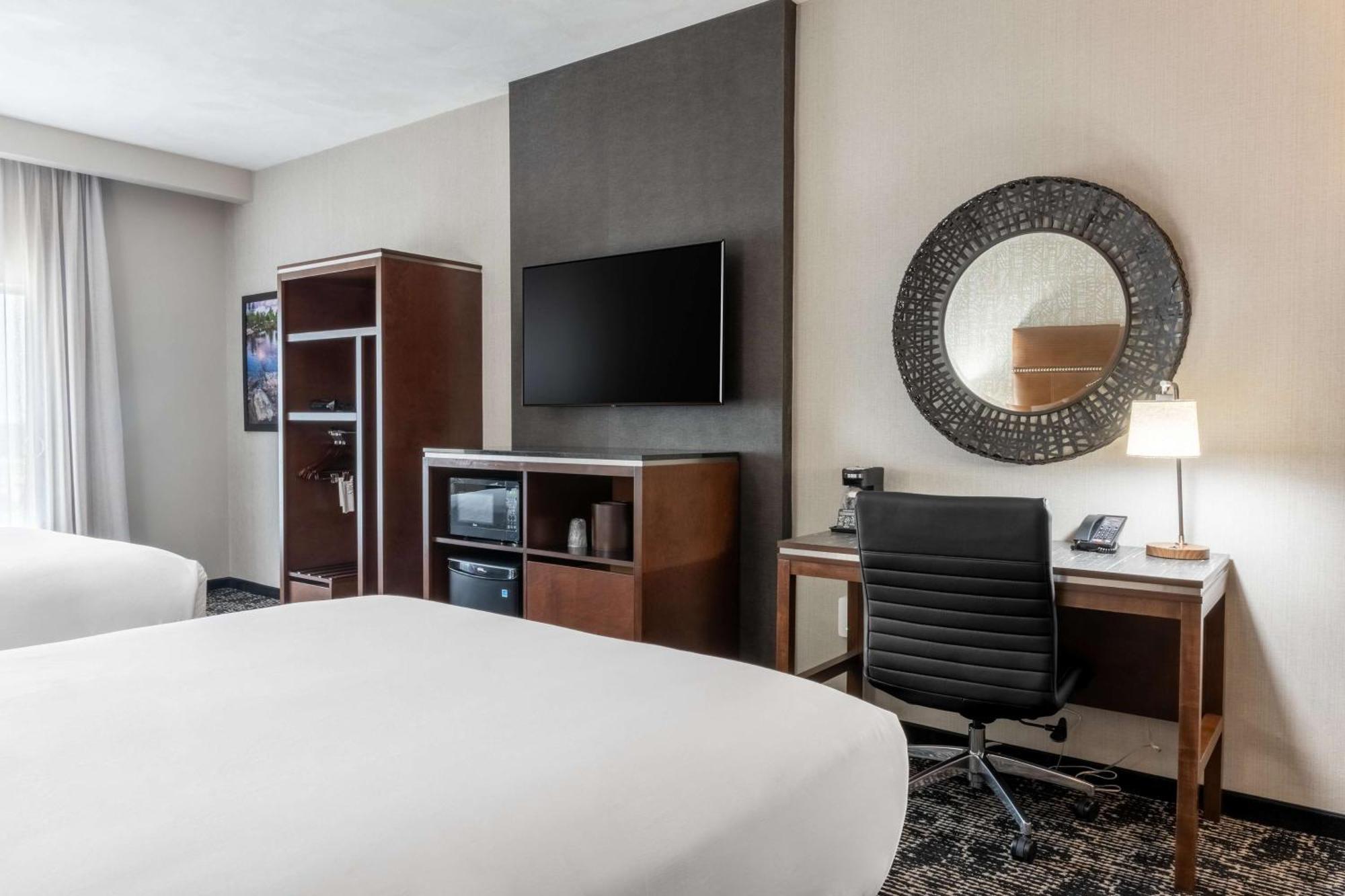 Drury Plaza Hotel College Station Bagian luar foto