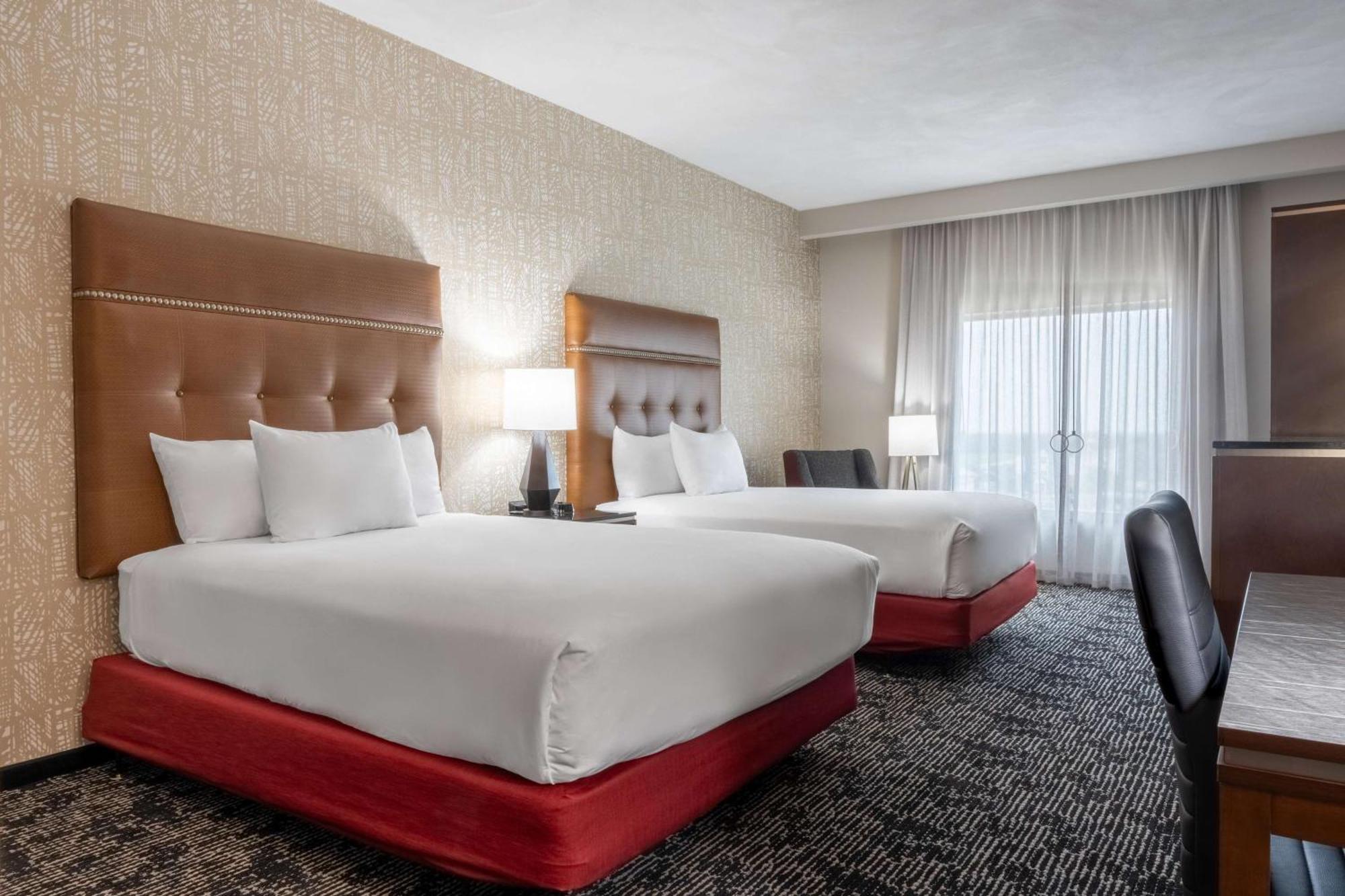 Drury Plaza Hotel College Station Bagian luar foto