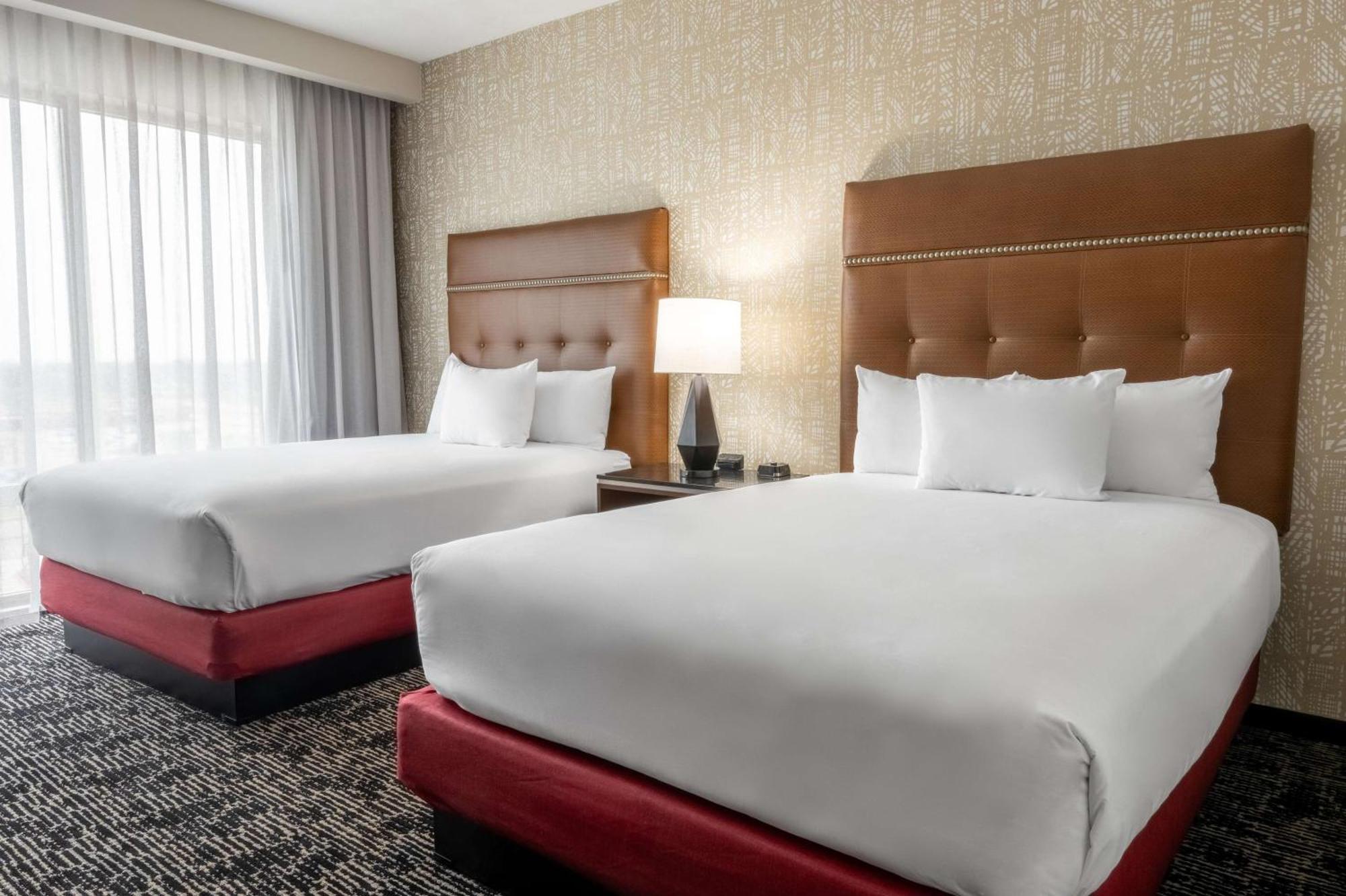 Drury Plaza Hotel College Station Bagian luar foto