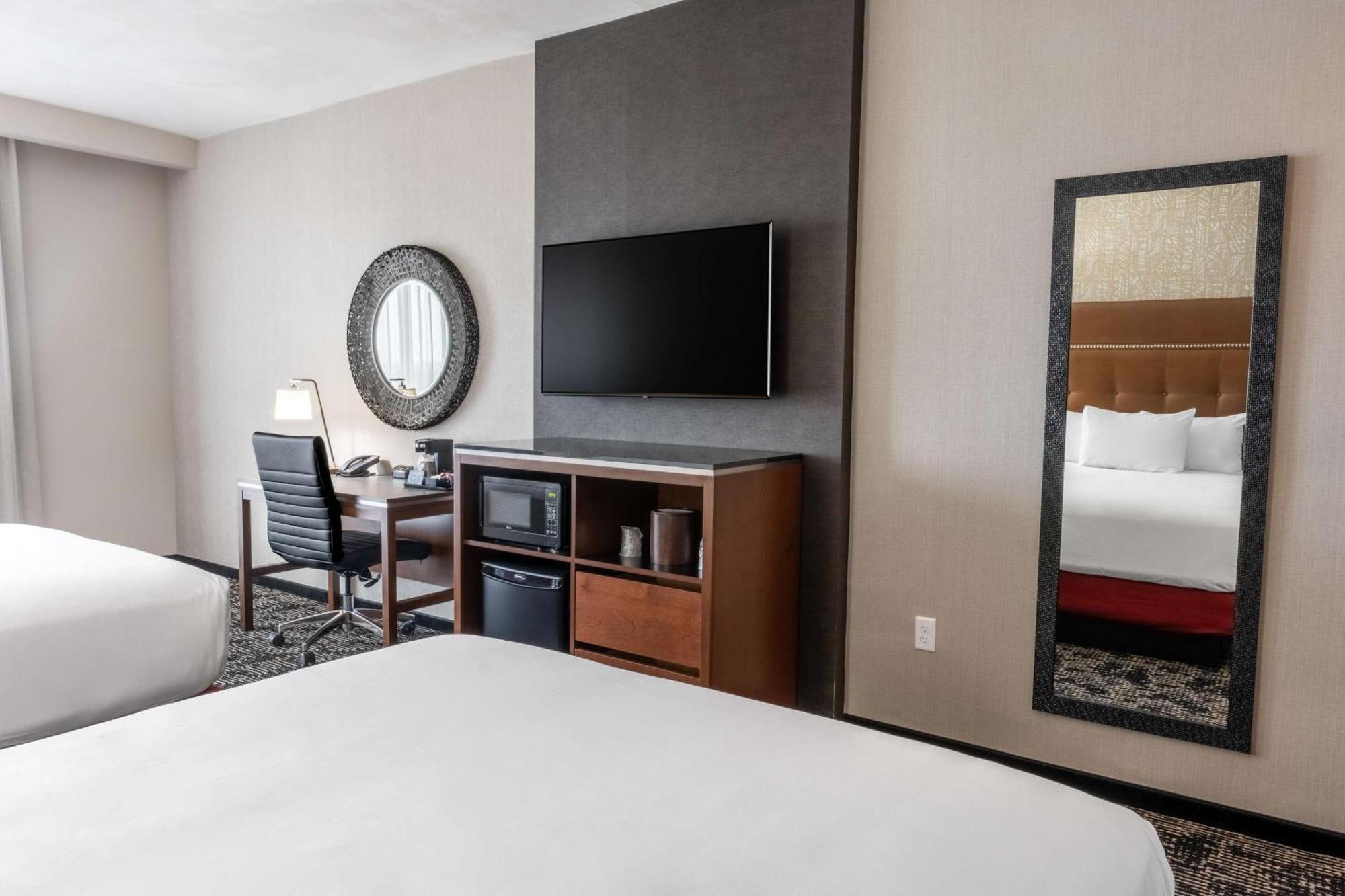 Drury Plaza Hotel College Station Bagian luar foto