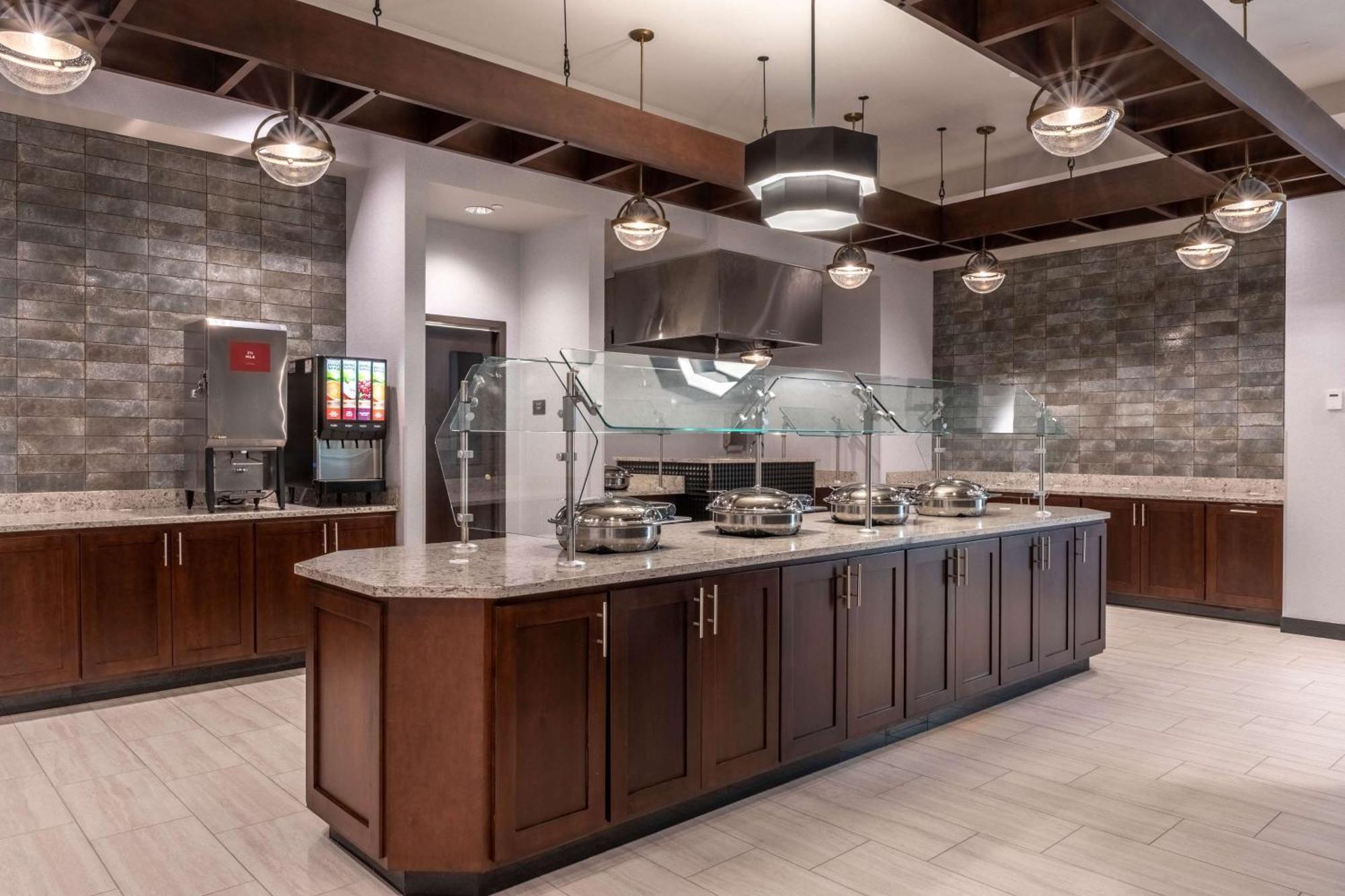 Drury Plaza Hotel College Station Bagian luar foto