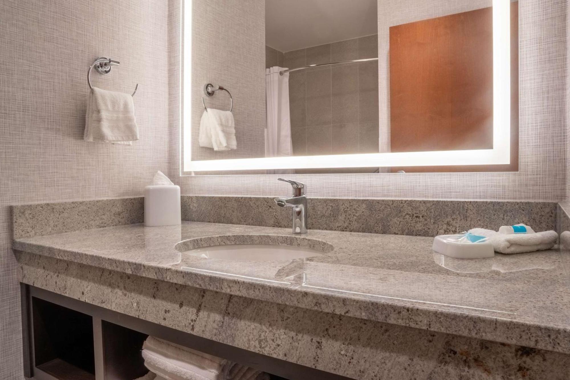 Drury Plaza Hotel College Station Bagian luar foto