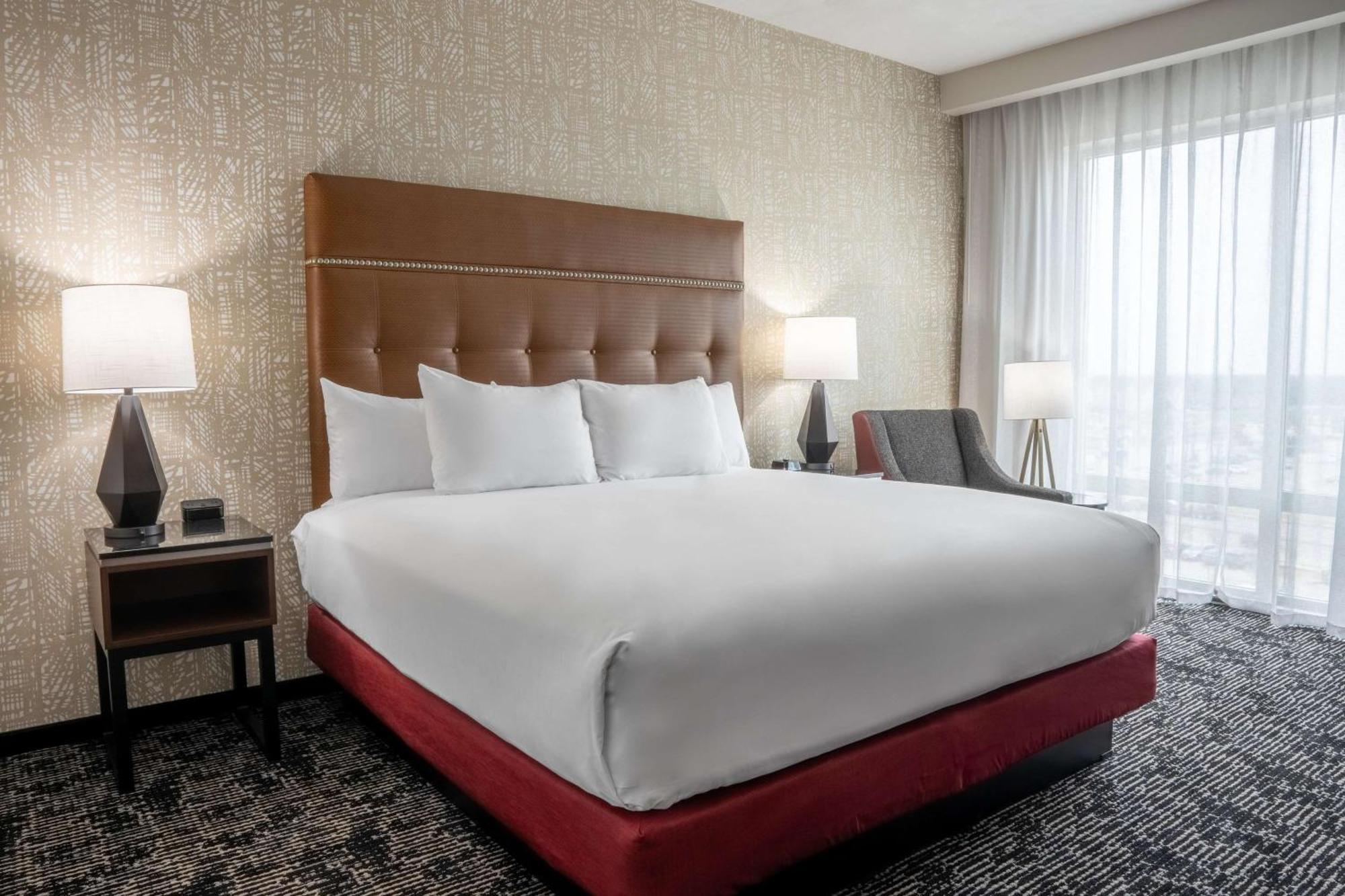 Drury Plaza Hotel College Station Bagian luar foto
