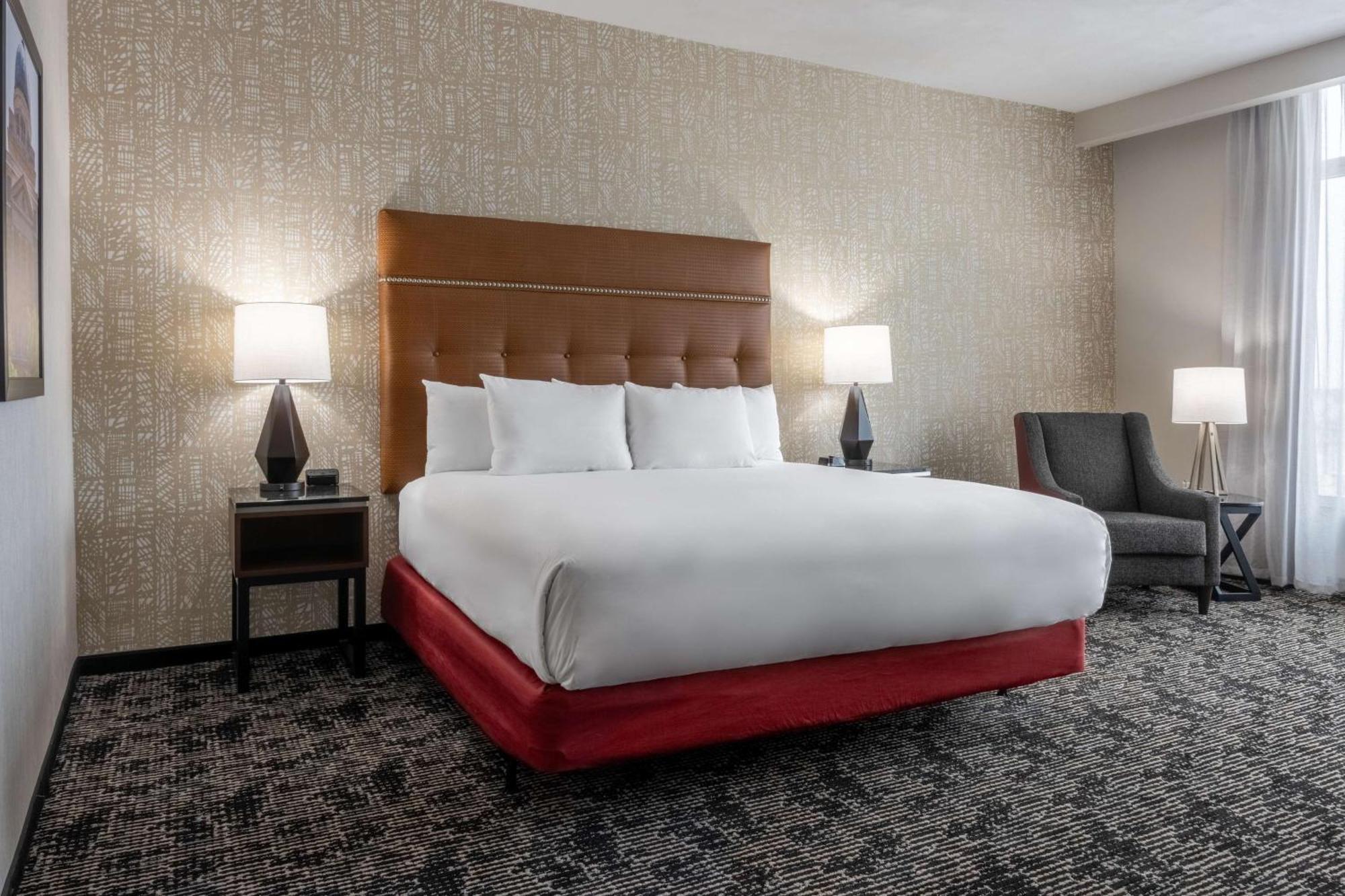 Drury Plaza Hotel College Station Bagian luar foto