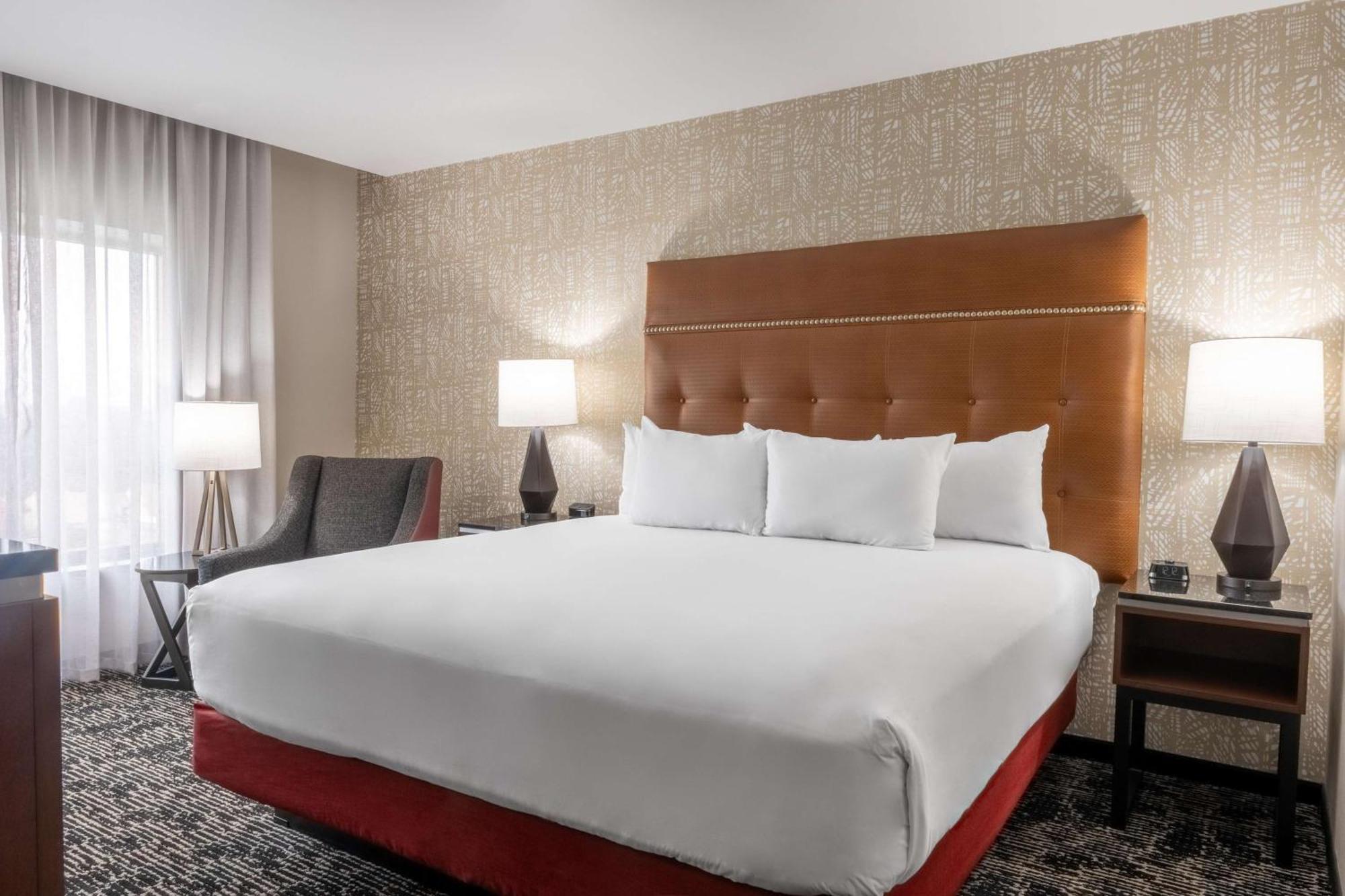 Drury Plaza Hotel College Station Bagian luar foto