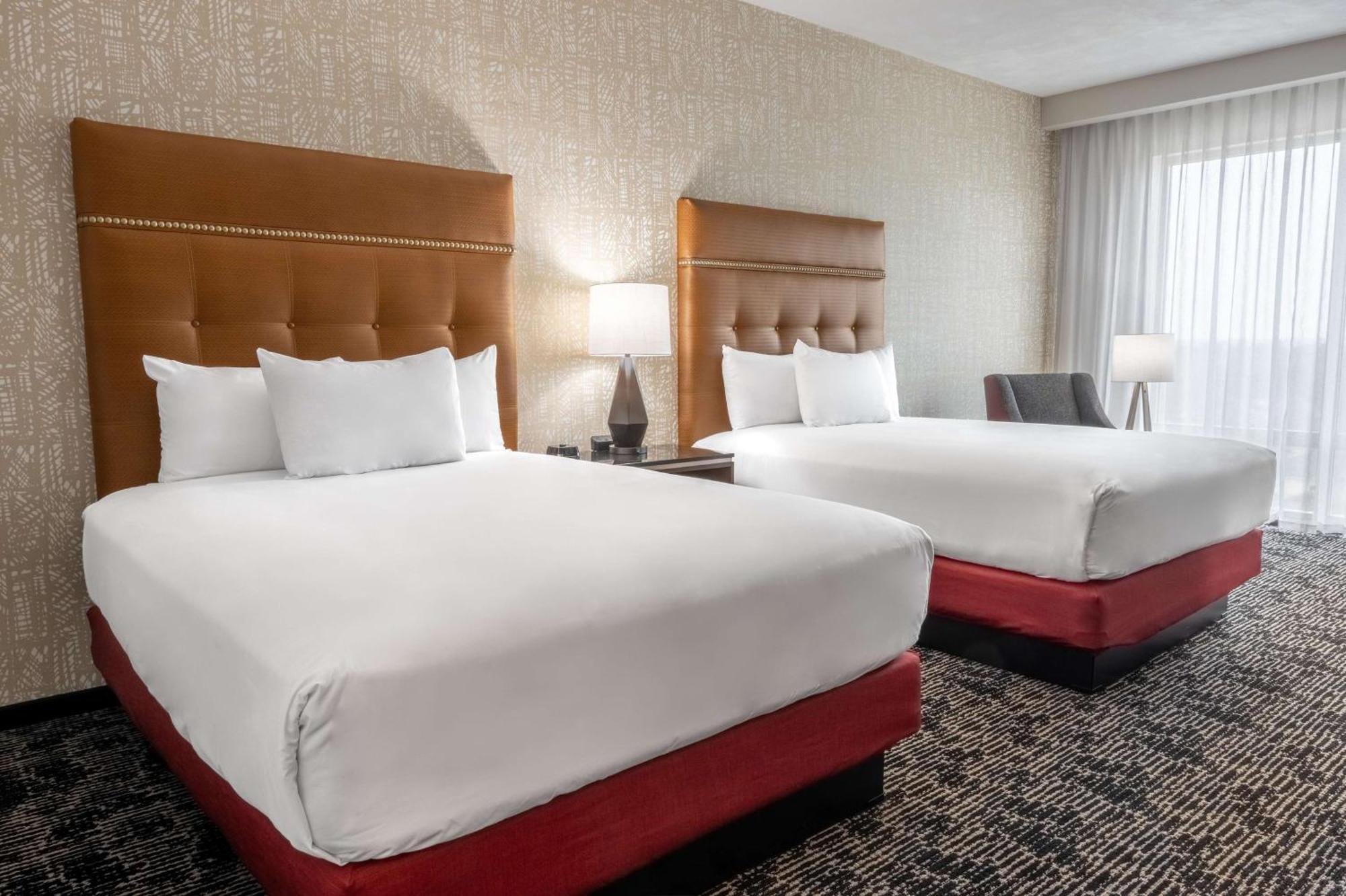 Drury Plaza Hotel College Station Bagian luar foto