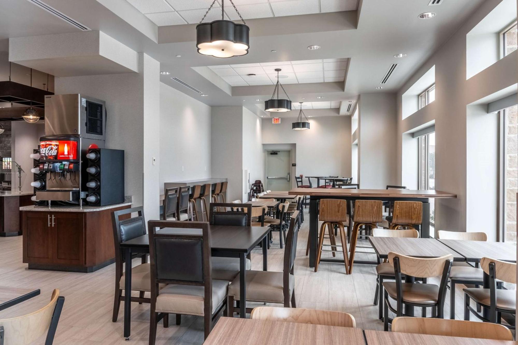 Drury Plaza Hotel College Station Bagian luar foto