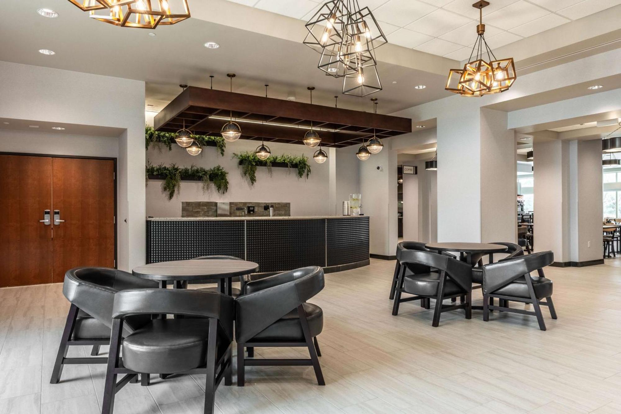 Drury Plaza Hotel College Station Bagian luar foto